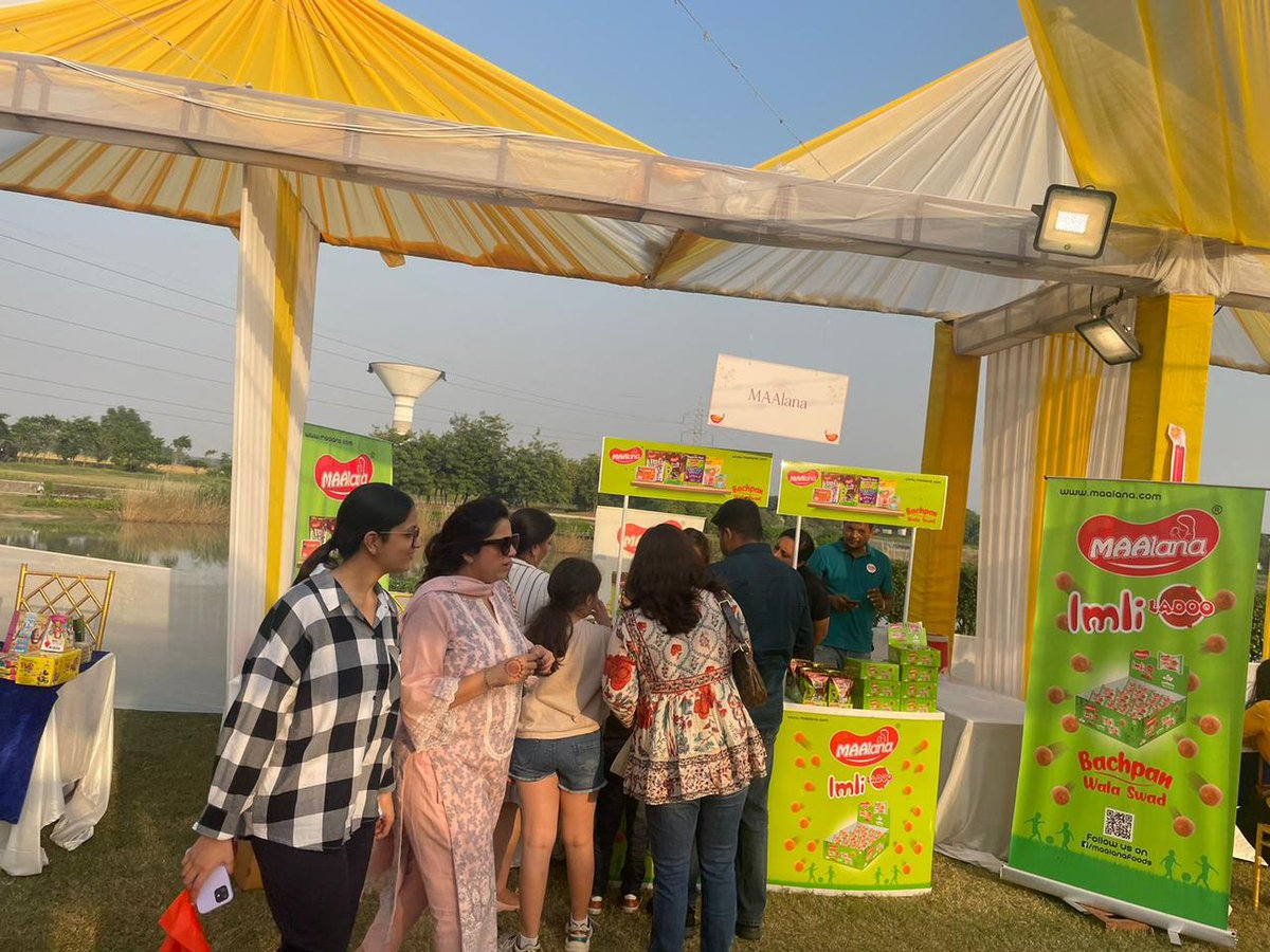 maalanafoods's tweet photo. #MaalanaFoods #FestiveSeason #Celebrations ๐
Golden Moments Of Maalana On This Festive Season. ๐
.
.
.
For business, queries call +91 93170 05000
.
#festival #diwalicelebrations #special #moments #food #Maalana #flavours #Imli #imlicandy #lollipops #lollipops https://t.co/1n42JTh4w3