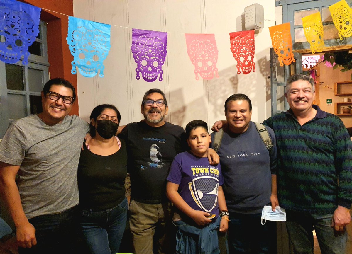 waltter_lopez's tweet photo. Maravilloso conversatorio y cena con @andrespinosar, #MarioSegundo, #LidiaGalván, Diego y @GerardoMalagn3 donde conversamos sobre nuestras experiencias en el Centro de Servicios Temporal para #PersonasSinHogar en el Parque #Alcanfores
Gracias por estos momentos de vida!!! 💖 https://t.co/osZIWnelKt
