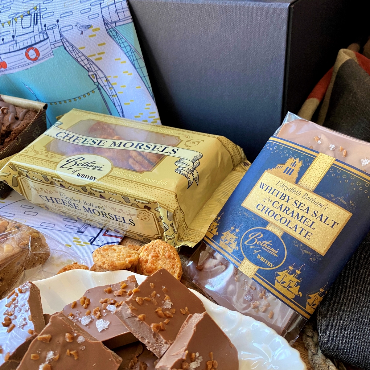 BothamsofWhitby's tweet photo. 🌴🌊 A treasure trove of produce from our seaside bakery - why mark the spot when you can hit it! 🗺️👌
Featuring our NEW Whitby Sea Salt & Caramel Chocolate Bar 😋
Price £54.95 ➡️ https://t.co/naKS81KopG
#botham #hamper #bypost #whitbyseasalt #belgianchocolate #shahginger https://t.co/hAWbzIeSFx