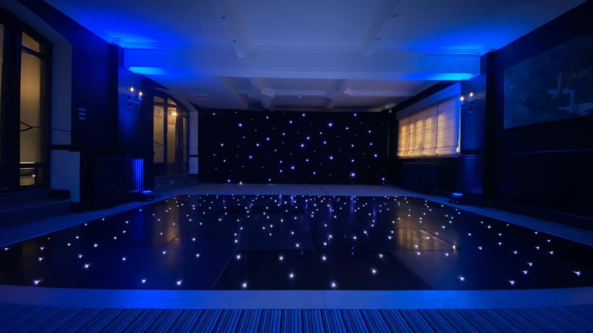 greenclawsent's tweet photo. Dance floor inspiration? #dancefloorhire #starlitdancefloor #whitedancefloor #blackstarlit #blackandwhitedancefloor https://t.co/SNKY4tDJjb