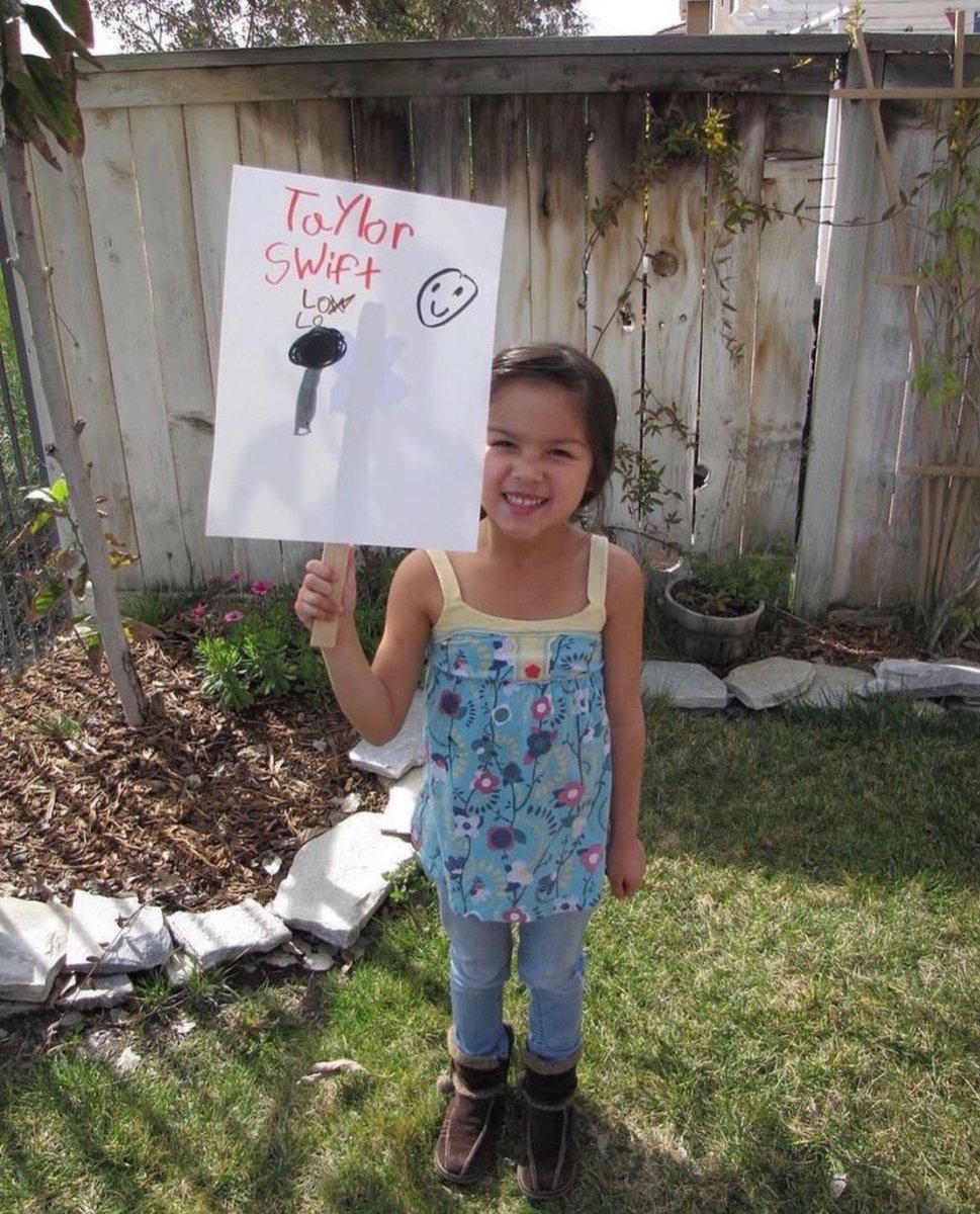 livsgrudge's tweet photo. hateful swifties saying that olivia only became a swiftie for clout when that is completely untrue. she’s been a swiftie since she was child. she would post abt taylor constantly even before her rise to fame. so much so that yall called her a “wannabe taylor swift”. https://t.co/pMd31JM0e7