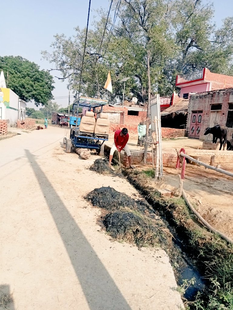 DproKannauj's tweet photo. आज दिनांक 22/10/2022 को जनपद की ग्रामीण क्षेत्रों में विशेष स्वच्छता अभियान और दीपावली त्योहार को देखते हुए  साफ सफाई का कार्य युद्ध स्तर पर। @dm_kannauj @CMOfficeUP @anujias09 @uppanchayatiraj @apcuttarpradesh https://t.co/f6oJsQDOyz