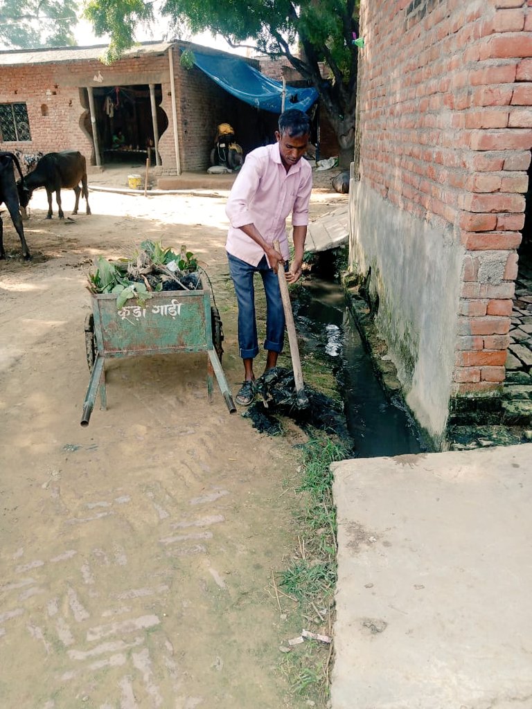 आज दिनांक 22/10/2022 को जनपद की ग्रामीण क्षेत्रों में विशेष स्वच्छता अभियान और दीपावली त्योहार को देखते हुए  साफ सफाई का कार्य युद्ध स्तर पर। <a href="/dm_kannauj/">District Magistrate, Kannauj (Official)</a> <a href="/CMOfficeUP/">CM Office, GoUP</a> <a href="/anujias09/">Anuj Kr Jha</a> <a href="/uppanchayatiraj/">Panchayati Raj Department, GoUP</a> @apcuttarpradesh