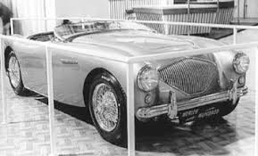 365daysmotoring's tweet photo. 69 years ago today (22 October 1953) the Austin Healey 100 was introduced at Earls Court, London
https://t.co/XdrtwsiGyl
#cars #autos #motoring #throwback #OnThisDay #classiccars https://t.co/L22zJzdJ5U