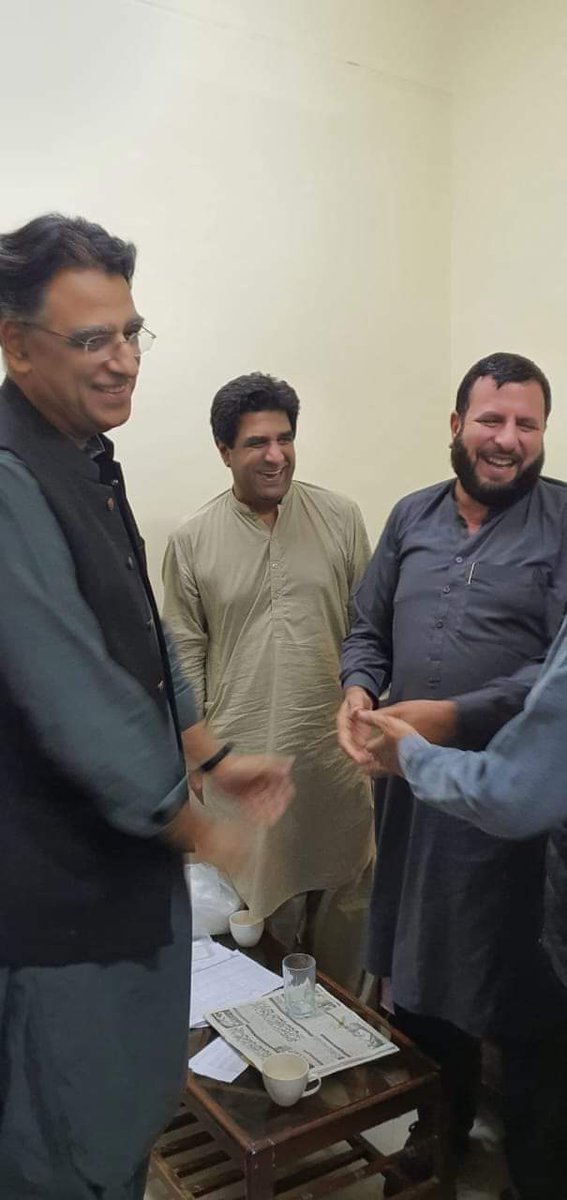 تھانہ سیکرٹریٹ اسلام آباد  
وہ اور ہوں گے جنہیں ہوگا تیرے اقتدار سے غرض،،
 ہم تو وفا کے سالار ہیں جو تیرے ساتھ کھڑے ہیں
شکریہ <a href="/Asad_Umar/">Asad Umar</a>