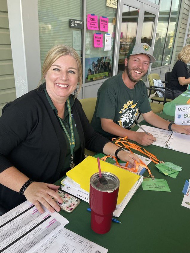 jenlsanders's tweet photo. When your colleagues become your friends! Thank you Mr. Cox for spending your Friday evening supporting our students with me. You are so appreciated! #ibmyp #dedicatedteacher #settingtheexample #serviceasaction @SCIABEARS @IBinBSD https://t.co/1ncX9bgX83