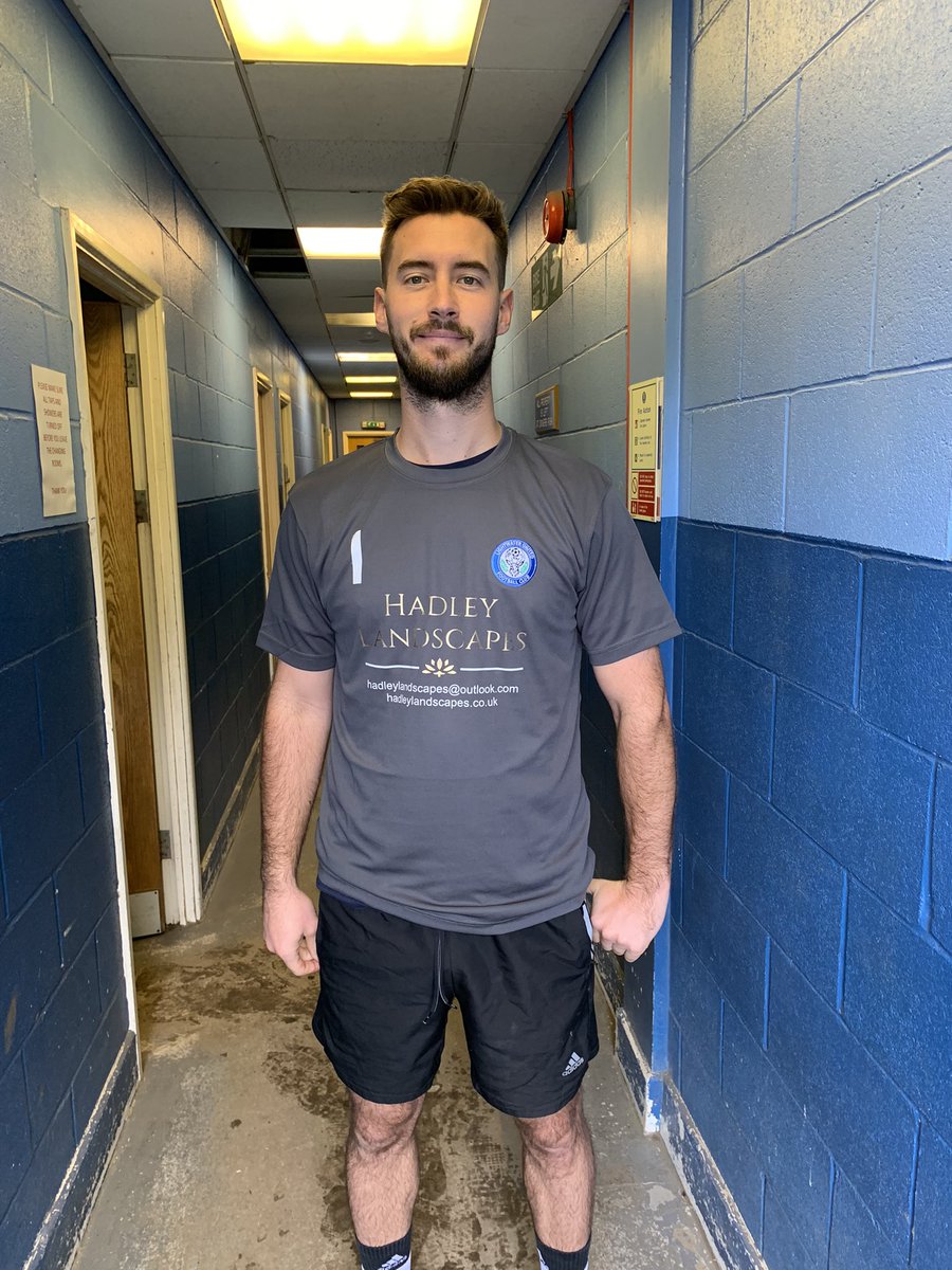 New warm up tops have arrived at Casa Del Lightwater. Our number 1 Hadley Witney with the sponsorship. 

50 times better than Alan Titchmarsh, and helps he’s good looking. Please visit hadleylandscapes.co.uk for all your landscape/gardening requirements.