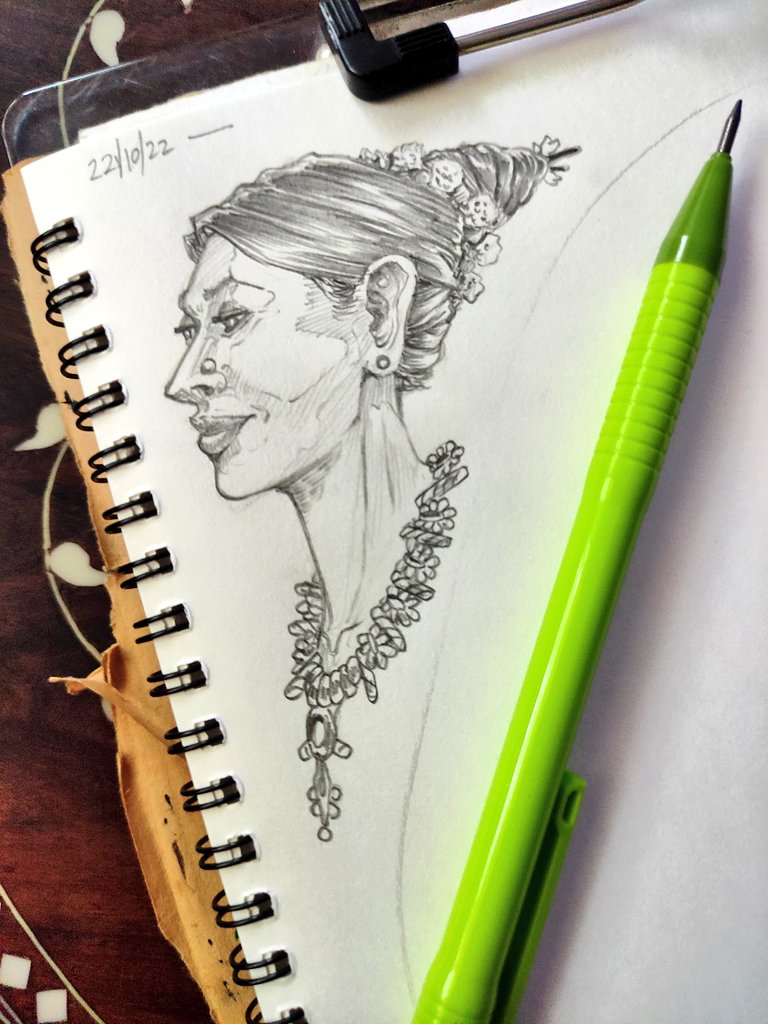 allVishal's tweet photo. Really starting to like the range you can get from a 2mm lead pencil.
#sketchbook
#ShapeShipfta https://t.co/aO7rDfUVcK