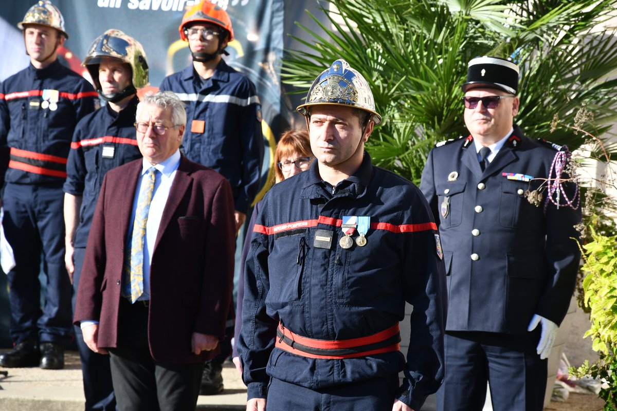 sdis91's tweet photo. Ce matin le centre de secours d'Épinay-sur-Orge a changé de chef ! Le cdt Yann Dumain a laissé sa place à l'adj-chef Jean-Christophe Antoniou après 7 ans à sa tête. En présence du PCASDIS, du dir. dep. adj. et de la maire de @EpinaySurOrge
@Prefet91 @CDEssonne https://t.co/IeDlyxdVS5