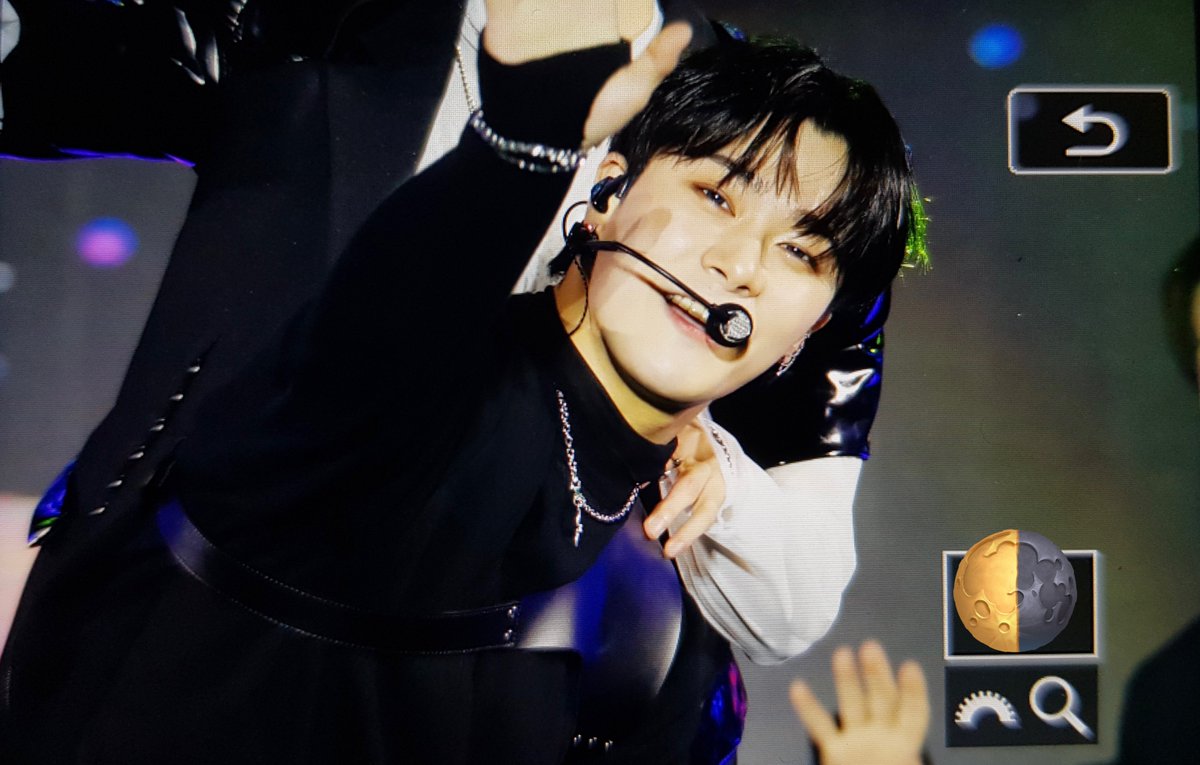 halfmoon_0126's tweet photo. 221022 광양 KPOP 페스티벌
#아스트로 #ASTRO #문빈 #ムンビン #MOONBIN #文彬  @offclASTRO https://t.co/bZGoIUZs9V