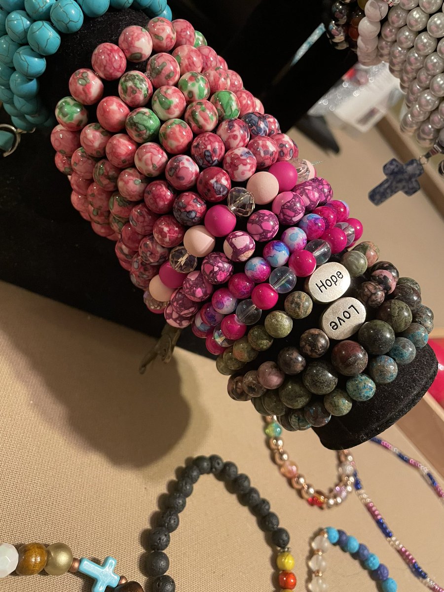 IjaiJewels's tweet photo. Today, I host my very 1st pop up selling my hand made jewelry 😍bracelets, earrings and more… https://t.co/lY7sdlRruI
