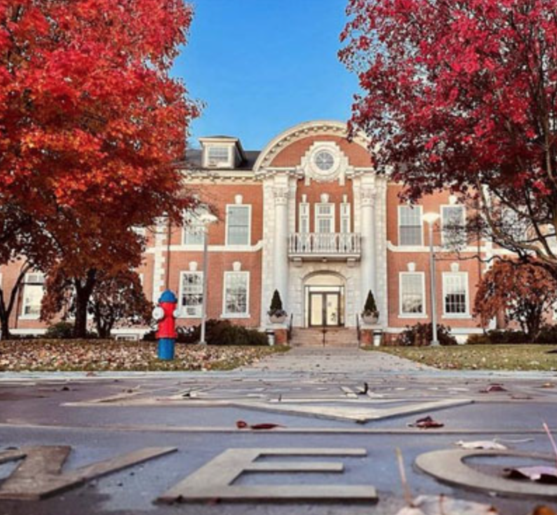 UNewHaven's tweet photo. The colors of #fall at #UNewHaven! Have a fun and safe weekend, Chargers. #ChargeHome #ChargerNation https://t.co/GiDm4Gxvey