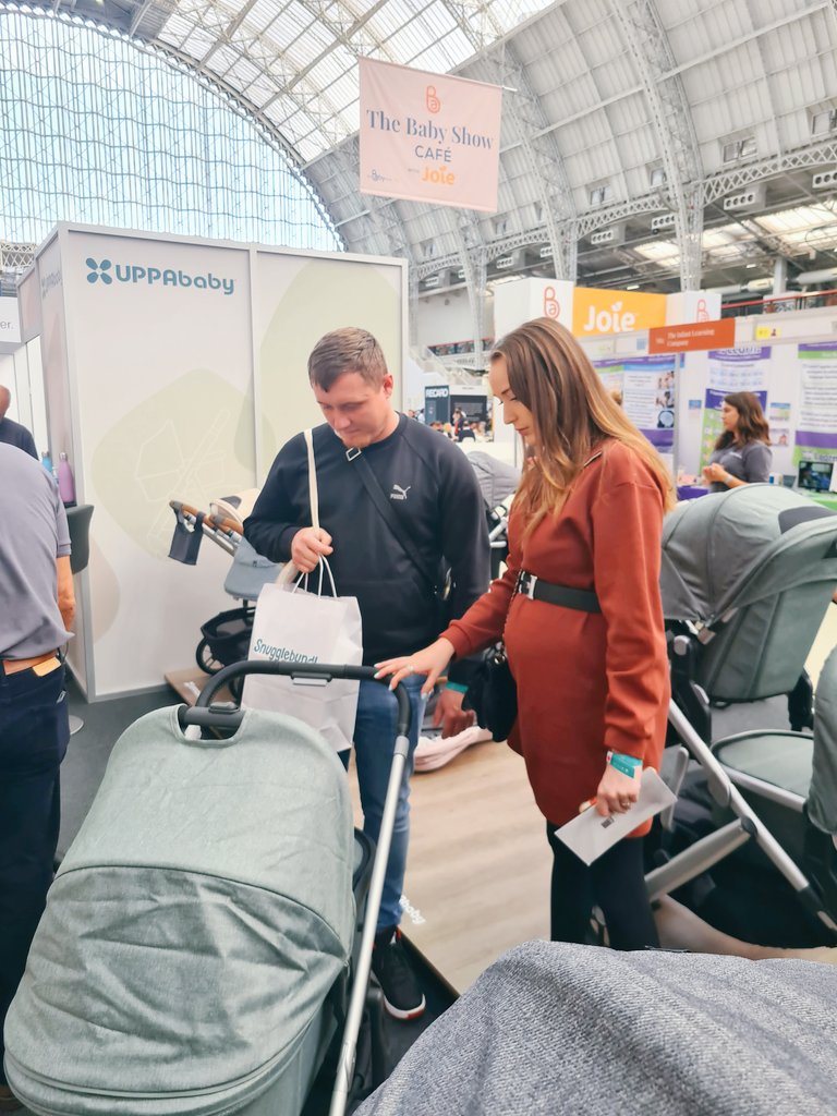 THT_never_rests's tweet photo. Baby prep time with  @adventuresdbkb and the help of @TheBabyShow #thebabyshow #babyshow #pblogger #lifestyleblogger #babytravelsystem #pram https://t.co/huE9dTAVni