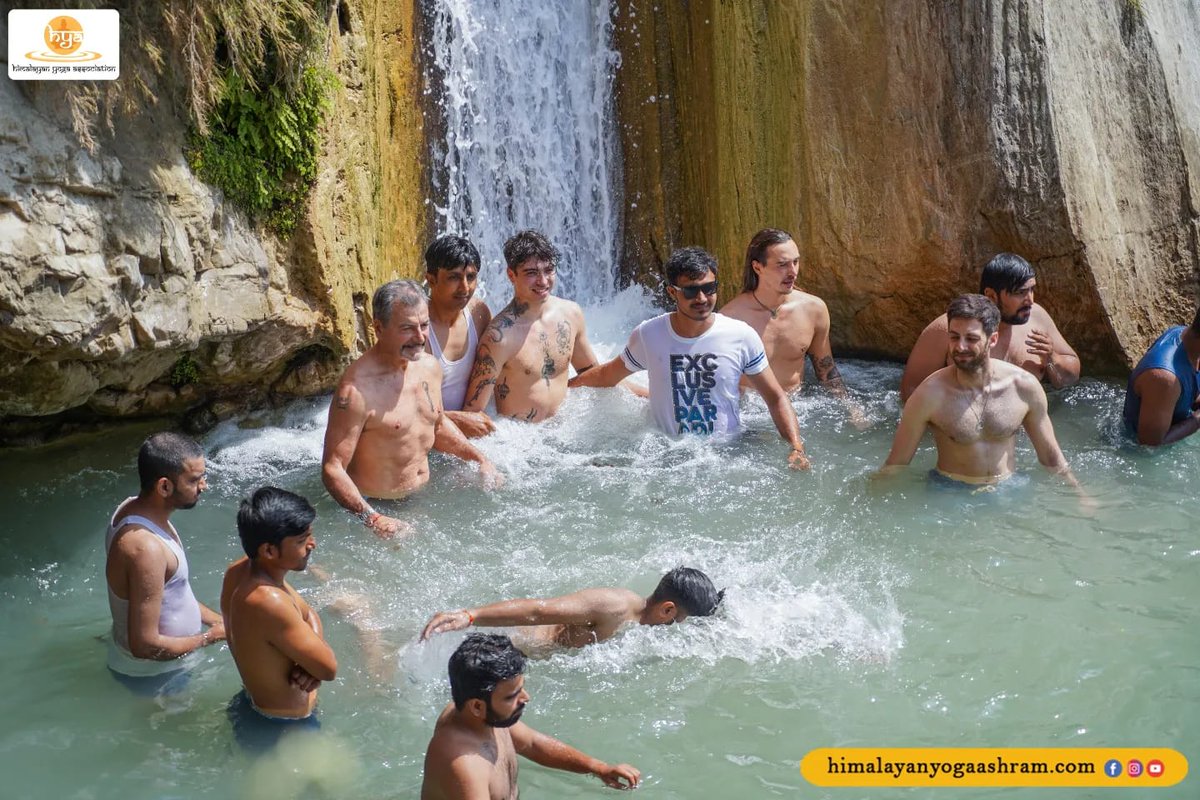 himalayanyoga1's tweet photo. Exploring new places and meeting new people helps you in generating new ideas✨
#Himalayanyogaassociation #yogaschool #exursion #waterfall #yogaindia #rishikesh #india
#fitness #meditation #yogalife #yogainspiration #yogi #yogapractice #mindfulness #wellness #health #yogini https://t.co/rWDRbRywti