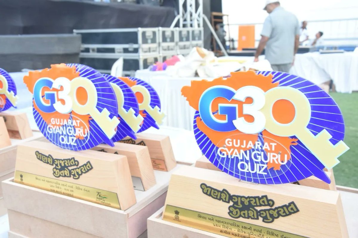 G3Quiz's tweet photo. The #MegaFinale of the #Gujarat Gyan Guru Quiz was truly Grand!
Motivated students, ecstatic winners, and the soulful voice of @Kailashkher were the highlights that brought the record breaking quiz contest to a closure.
#g3quiz #gujaratgyanguruquiz #Quiz #QUIZTIME #QuizOfTheDay https://t.co/ye89Uzzau6