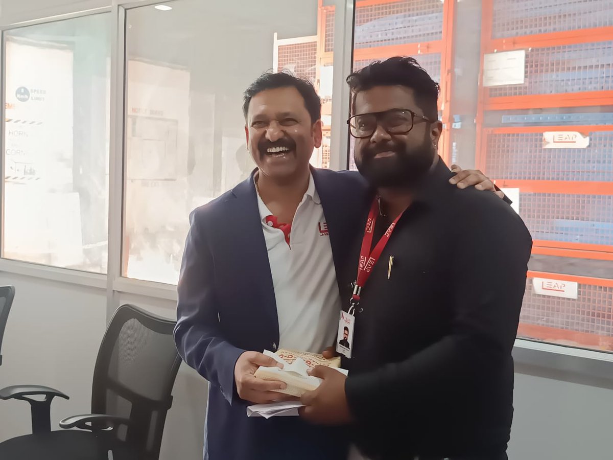 SunuMathew1974's tweet photo. Our employees are the lifeline that keeps us to LEAP forward towards success. Here's a small token of appreciation to all LEAPians on the auspicious occasion of Diwali
#HappyDiwali #diwaligifting #diwalicelebration #LEAPIndia #SupplyChainSolutions #employees #employeeappreciation https://t.co/g4dgtvW648