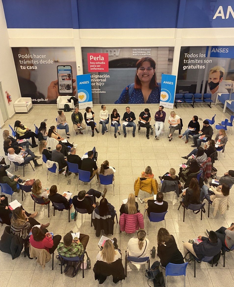 MarcosGutierrez's tweet photo. #RegionalBonaerenseII #ANSES
Jornada de trabajo interinstitucional junto a efectores de Provincia de Buenos Aires de niñez.
Nos encontramos para construir prácticas estatales más inteligente y empáticas ☀️

@FerRaverta  @Kicillofok 
@ansesgob @FerroPaula https://t.co/4d4TiSwmnI