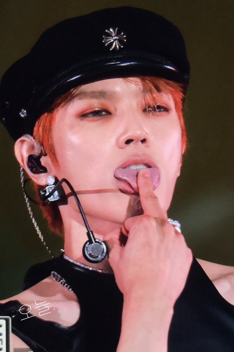 ท่อน Haters gonna be mad แล้วชูนิ้วกลาง(?)มาแตะตรงลิ้น คือ???? สรุปหนูจะทำให้ใคร mad เฮทเตอร์ไม่รู้ mad มั้ย แต่ตอนนี้ทยงพือมันเดินวนกันเหมือน Mad dog แล้วค่ะหนู มันเห่าแล้ว we can bark for you โฮ่งๆ