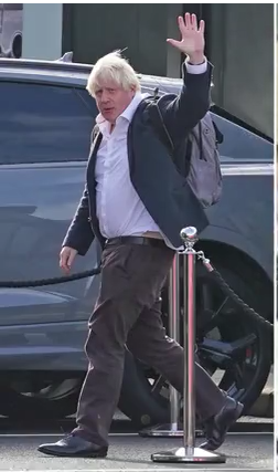 NIAbbot's tweet photo. Apparently what this country needs now is a man with his arse hanging out of his trousers. https://t.co/JaS3MMB7Ga