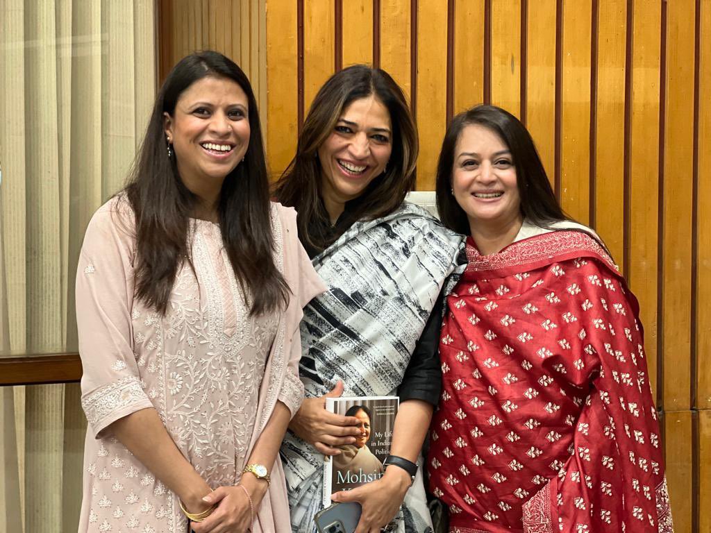 The Kidwai girls ! @MohsinaKidwai sets a high standard to meet -Her book -a candidly told story about Her Life on Politics is a lesson in Politics -work & life -a story all working women would identify with . #books #women #politics @rasheedkidwai