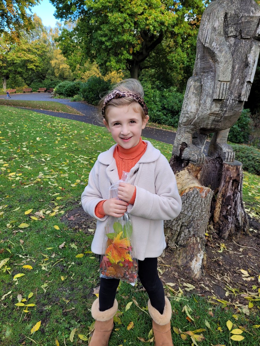 lucyjoymac1's tweet photo. @yr1melthamce C has been busy collecting things 🍂🍁🌿🍂🍁🌿 https://t.co/H9Q0TU6OBg