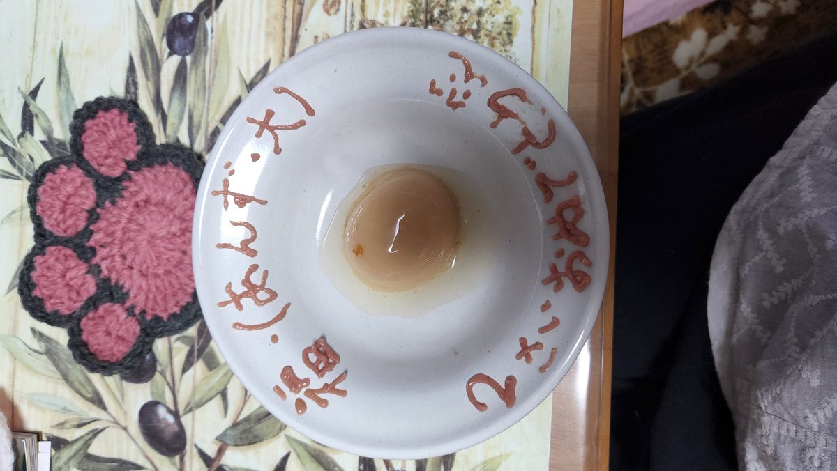 昨日に引き続き、今日は福ちゃんの2歳のお誕生日ー🎂
キリッとキメ顔貰いました🥰
あんずちゃんは、ちゅーるやパウチもほとんど食べないのでフリーズドライのササミさん😊
これからも元気に過ごしてね❤️