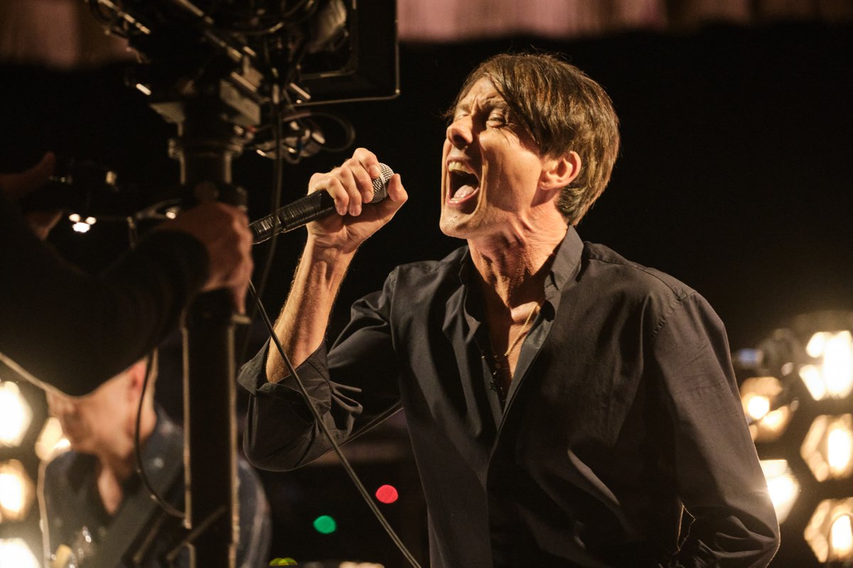 Watch Suede on @BBCLater tonight from 9:55pm on @BBCTwo and @BBCiPlayer. -SuedeHQ