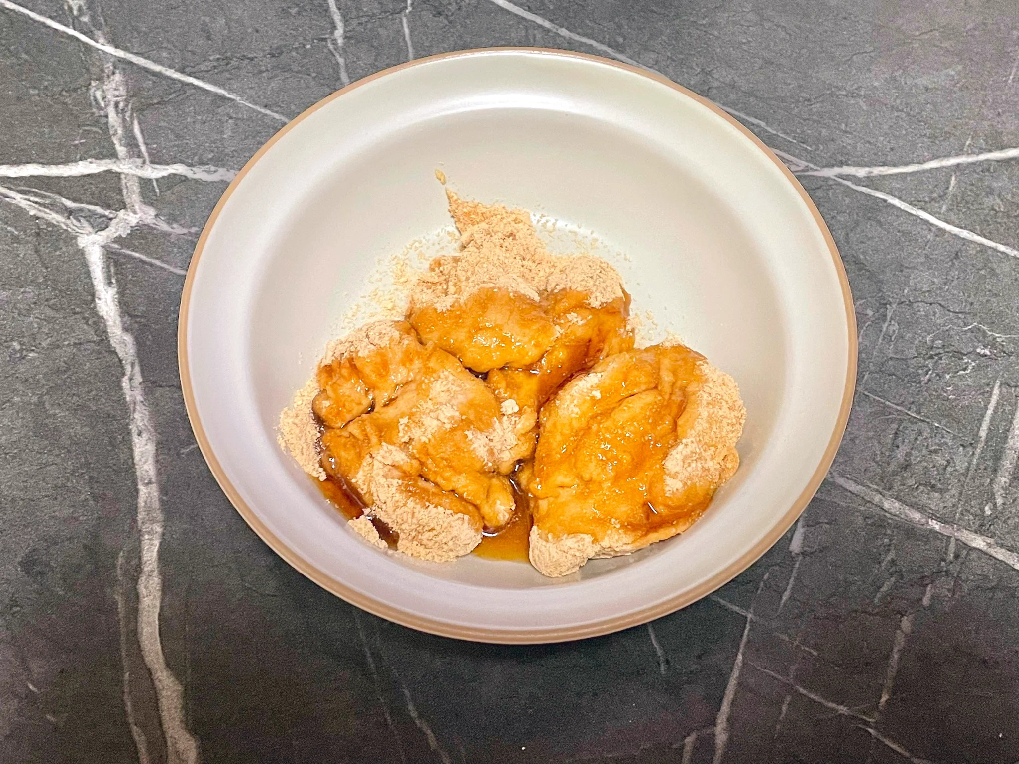 今日の夕飯は？
・ヨーグルきなこ餅
お昼ご飯が遅かったので、軽い夕飯🙄
ヨーグルトのきなこ餅をつくってみました☝️✨めちゃくちゃへるち～❥❥❥
🗣#俺スイーツ  