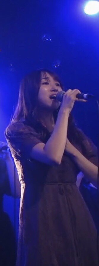 murata_del's tweet photo. メンバー紹介①
【てみたそ】

村田坂46の女神✨

上品で艶のある歌声が持ち味のつよつよリード&amp;コーラス。普段はイケイケ🌶🥀系の曲のイメージが強い分、アイドルソングは新鮮かも(？)
練習中は圧倒的リード力で引っ張ってくれる一方、休憩中は天然発言で場を盛り上げるお茶目な一面も✨

(りんりん) https://t.co/2rIq4nygPY
