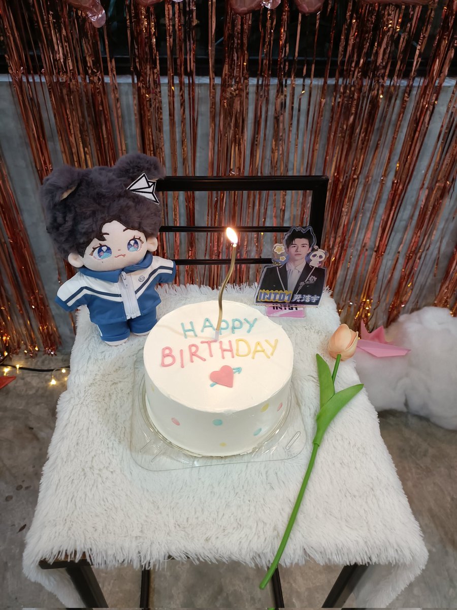 Hiranyika_S's tweet image. คาเฟ่นี้น่ารักสุดๆ มีร้องเพลง เป่าเค้ก HBD ให้น้องแพทด้วย 🥰🎂🎉

#RoseofPatrickDream
#INTO1Patrick #แพทริค 
@patrick_pppat