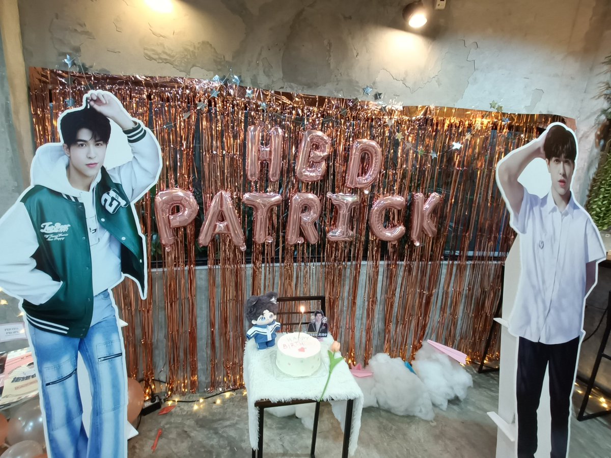 Hiranyika_S's tweet image. คาเฟ่นี้น่ารักสุดๆ มีร้องเพลง เป่าเค้ก HBD ให้น้องแพทด้วย 🥰🎂🎉

#RoseofPatrickDream
#INTO1Patrick #แพทริค 
@patrick_pppat