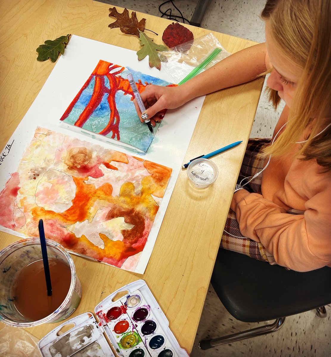 mrsthiele's tweet photo. 7th grade Art with all the fall feels!๐ @BAM_MS_Official #arted @OrrBAM #painting #drawing #art #artlesson #paintingleaves #Skeleton #welovefall #artteacher #middleschoolart #artedchat #tistheseason https://t.co/3BRVvdeuL3