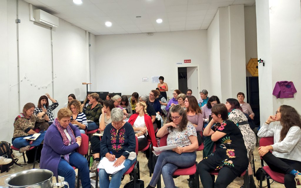 Tras el cierre del ciclo de las huelgas y dos años de parón pandémico, se reúne por fin la Conferencia de Área Feminista Confederal de @anticapi con delegadas de todos los territorios. Fin de semana intenso de debate político y organizativo y de reencuentro con compañeras 💜✊🏼