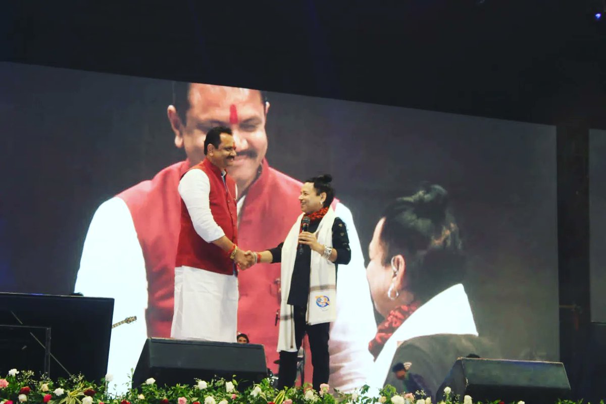 G3Quiz's tweet photo. The #MegaFinale of the #Gujarat Gyan Guru Quiz was truly Grand!
Motivated students, ecstatic winners, and the soulful voice of @Kailashkher were the highlights that brought the record breaking quiz contest to a closure.
#g3quiz #Gujartgyanguruquiz #Quiz #quizfinals #edutainment https://t.co/WjSU7D12Cm