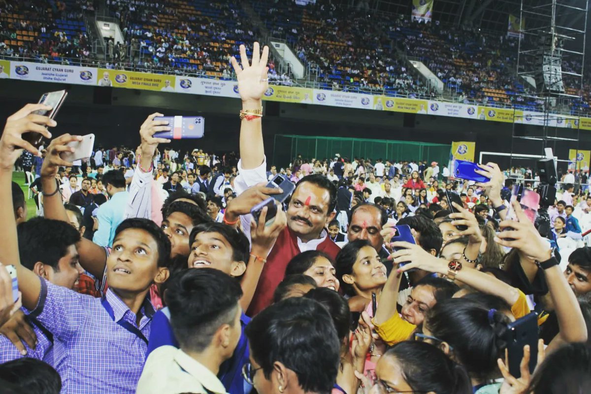 G3Quiz's tweet photo. The #MegaFinale of the #Gujarat Gyan Guru Quiz was truly Grand!
Motivated students, ecstatic winners, and the soulful voice of @Kailashkher were the highlights that brought the record breaking quiz contest to a closure.
#g3quiz #Gujartgyanguruquiz #Quiz #quizfinals #edutainment https://t.co/WjSU7D12Cm