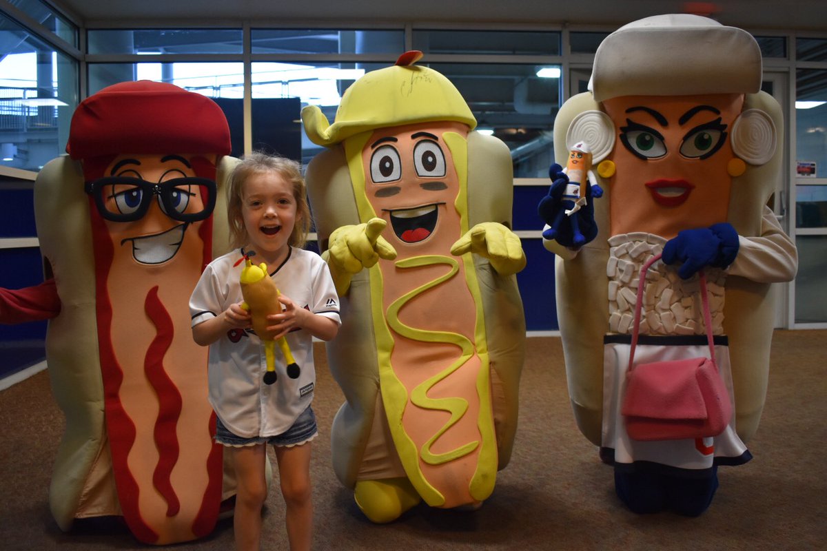 ndemith's tweet photo. @CleHotDogs all day!! They are the best!! #GoldenReggy https://t.co/nXqLihYWr8