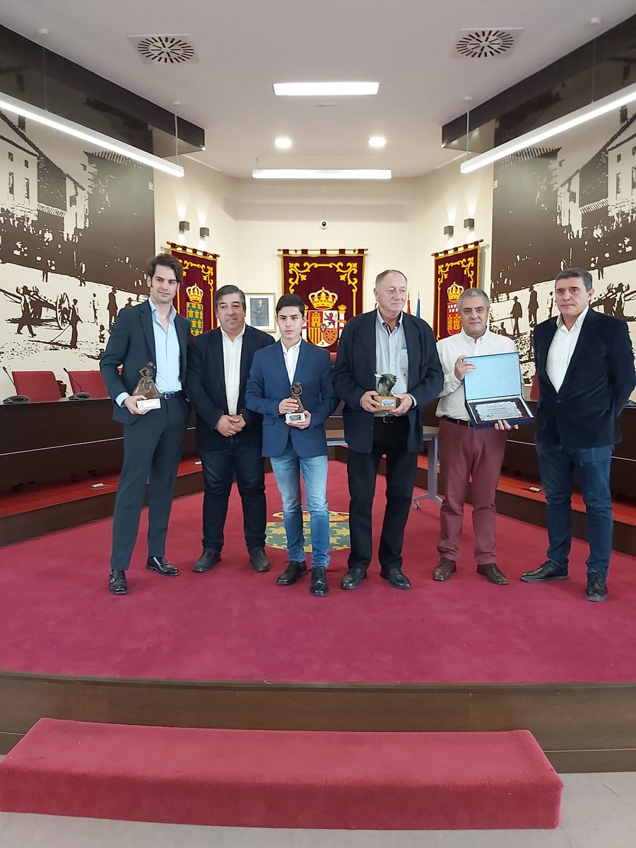 Hoy se han entregado en el Salón de Plenos del Ayuntamiento de Galapagar, los premios correspondientes a la Feria Taurina: 
👉El XXIV Galápago de Oro ha sido para David Ruiz de Gala. 
El Galápago de Plata, Julio Manuel Campano y como Mejor Ganadería,El Cortijillo-Alcurrucen
