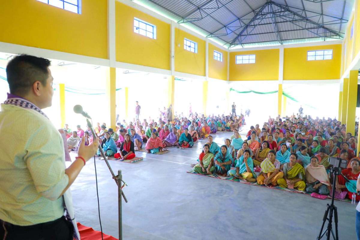 singh_dingo's tweet photo. Glimpses of today's Awareness on Cluster Devt. Prgm. for Lamsang CDP (Lamsang Handloom Cluster) under National Handloom Development Programme, Ministry of Textiles, GoI. at Khurkhul, organised by Manipur Apex Handloom Weavers & Handicrafts Artisans' C.S. Ltd.
#MyHandloom #MyPride https://t.co/90fOaMrpiP