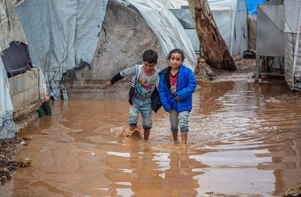 sy____19951's tweet photo. Hello, we are the children of the camps in Idlib, we ask you to help us, the winter is harsh and the suffering increases daily, help us to secure heating materials, please
#syria_edlib https://t.co/00A2yixzUK