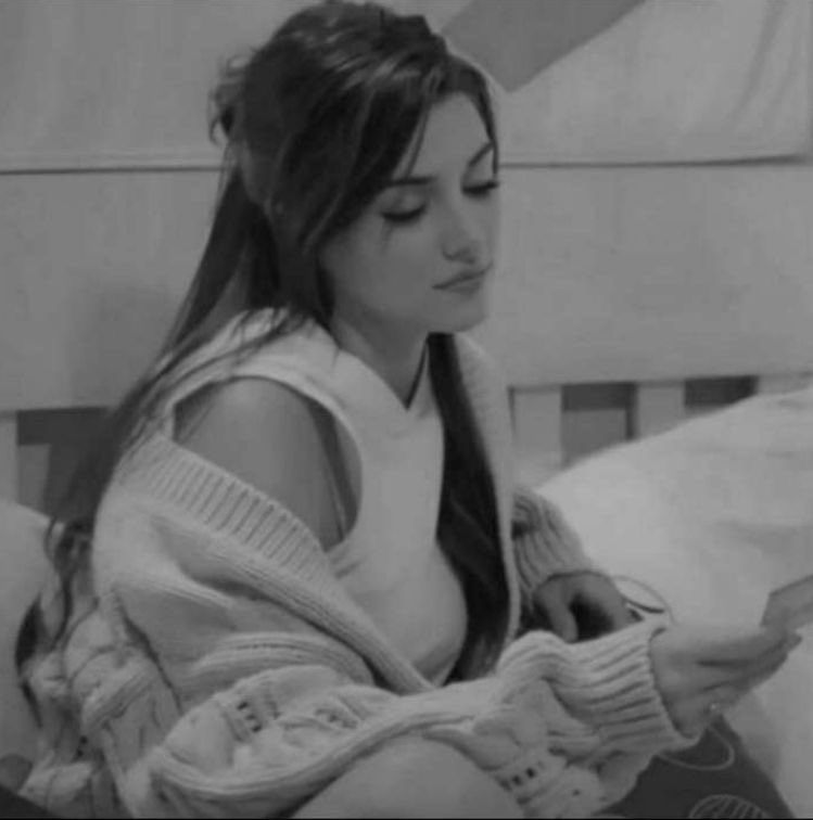 مو كلشي بيلزم تفكر فيه 
وتعطيه أحقية استهلاك جزء منك ..

بالنهاية .. كلّ القصص مع الوقت بتتقزم 

- الموضوع بيعنيلك : حاور فيه
- ما بيعنيلك : طنشو! 🤎