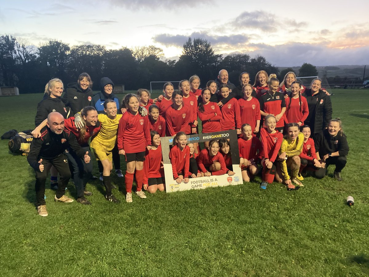 We had the BEST training session last night with <a href="/ExeterCityWFC/">Exeter City Women FC</a>. Living the grassroots dream! Thanks also to <a href="/BBCSpotlight/">BBC South West</a> and <a href="/HerGameToo/">Her Game Too</a>, as ever x