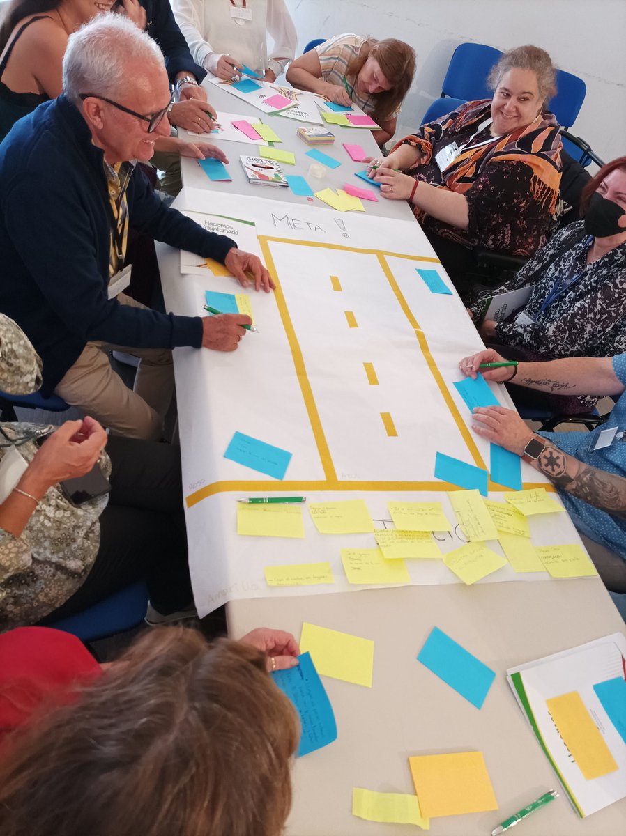 VoluntariadoPAV's tweet image. El #voluntariadoandaluz  participará en 2 talleres
Estupend@s dinamizador@s de cada espacio
Momento de RECONECTAR con...Nosotros/as mismos/as: Dña. Ana Villegas y D.Alejando García
Nuestra entidad y colectivo:Dña. Sandra Ruíz y Dña. María Gil
#Reconectando