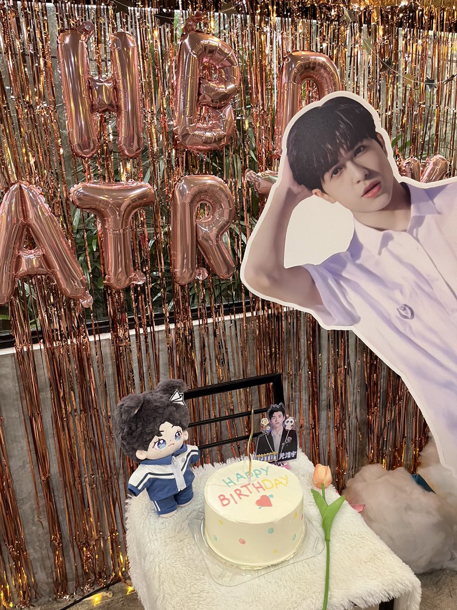 taonoyxz's tweet image. Happy birthday nakub Paipai 🎂🤍🫶🏻
 
#INTO1Patrick #แพทริค 
#RoseofPatrickDream

@patrick_pppat