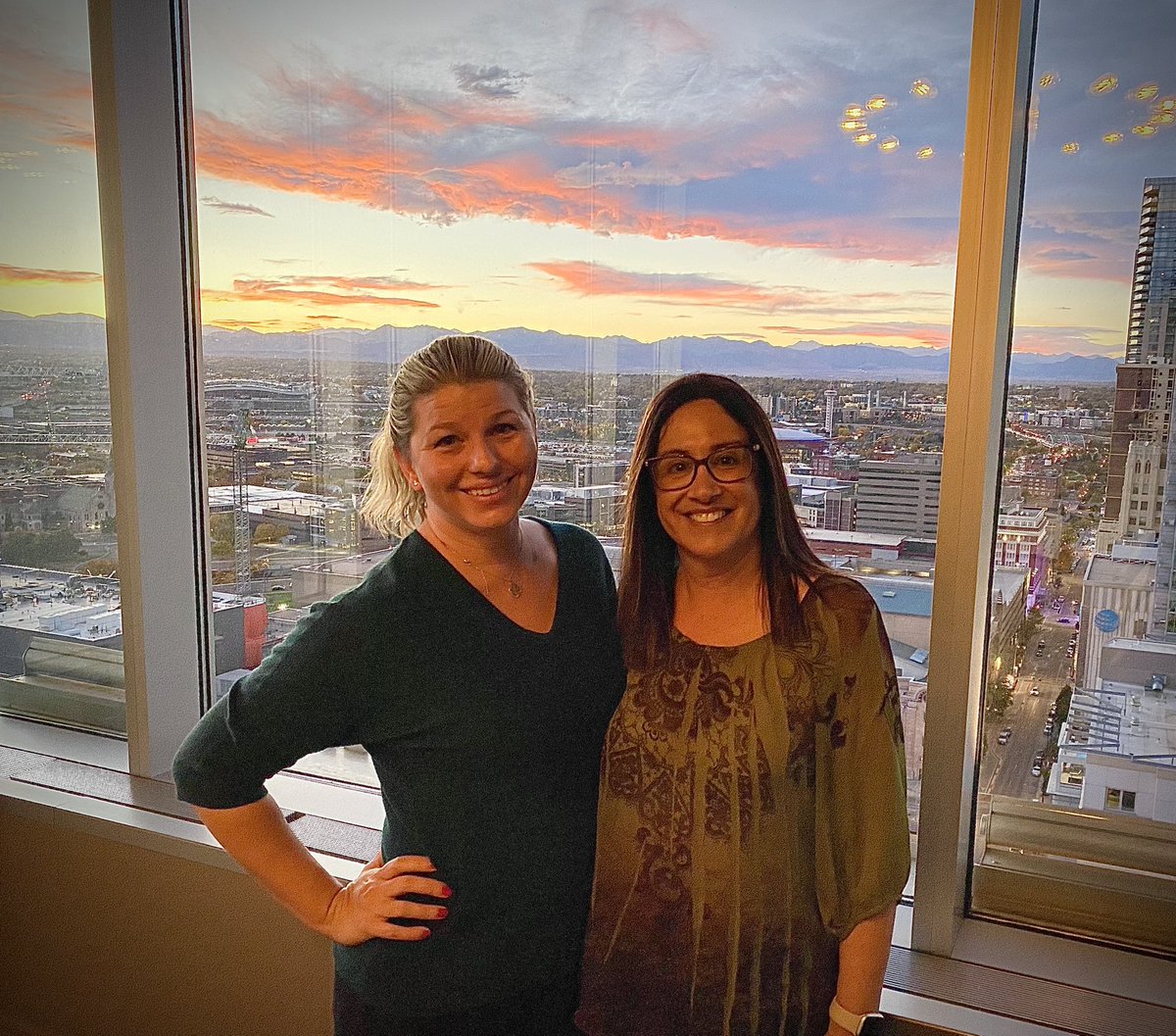 DevPedsDoc's tweet image. What a sunset in Denver. Loving @SDBPeds @DocMcCafferty