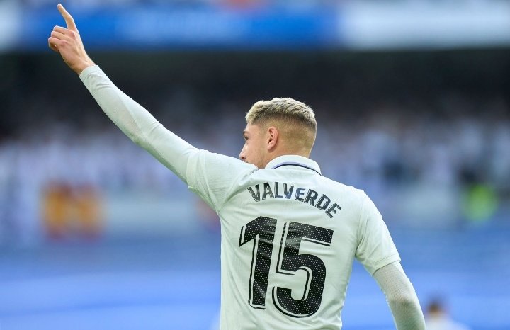 DanikRM_'s tweet photo. 🚨💣 Si Valverde marca gol contra el Sevilla sortearemos una camiseta del Real Madrid entre todos los que:

• Den RT y FAV a este tweet
• Sigan a @totalcristiano y a @DanikRM_ https://t.co/i9Oswzupqy