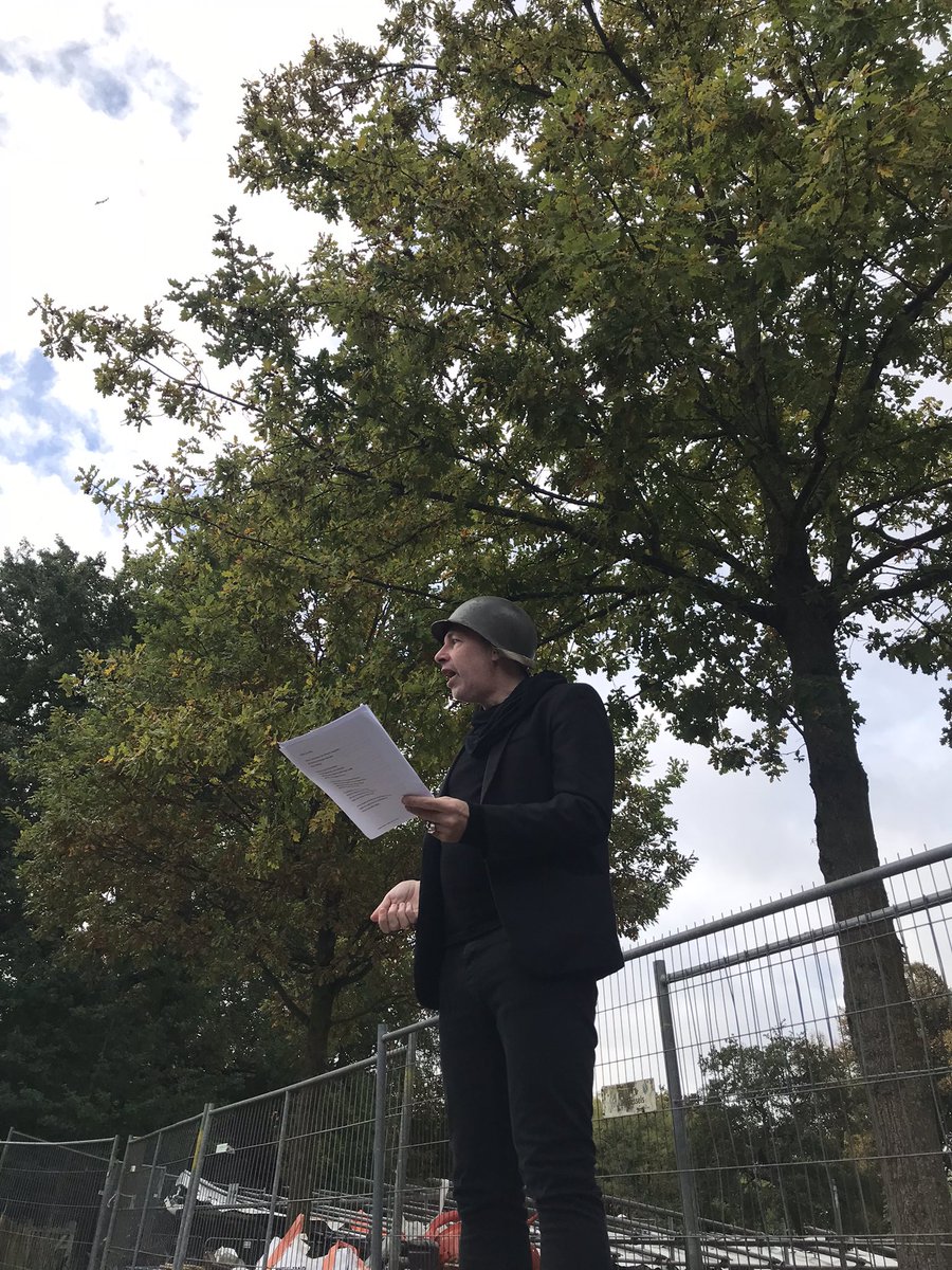 V6 (@v6waterlinie) on Twitter photo <a href="/ingmarheytze/">Ingmar Heytze</a> tijdens zijn voordracht met gedicht over #bunkers belaagd door vallende eikels tijdens #koudeoorlogweekend #60jaarcubacrisis <a href="/ingmarheytze/">Ingmar Heytze</a> tijdens zijn voordracht met gedicht over #bunkers belaagd door vallende eikels tijdens #koudeoorlogweekend #60jaarcubacrisis