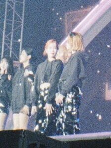doB2413's tweet photo. 처음보는 사진인데 둘이 아이컨택 하는 겨…? https://t.co/DUyqTyBeKM