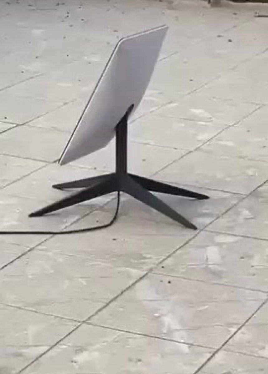 אנטנות ראשונות לקליטת רשת הלווינים  #starlink הוברחו לאיראן, כך על פי סרטונים שרצים ברשתות החברתיות. האנטנות הללו שמאפשרות קליטת אינטרנט ישירות מרשת הלווינים העצמאית של חברת <a href="/SpaceX/">SpaceX</a>, מוברחות לאיראן בכדי להתגבר על השבתת האינטרנט במדינה. #IranProtest <a href="/TimeMagazzine/">Magazzine Time</a>