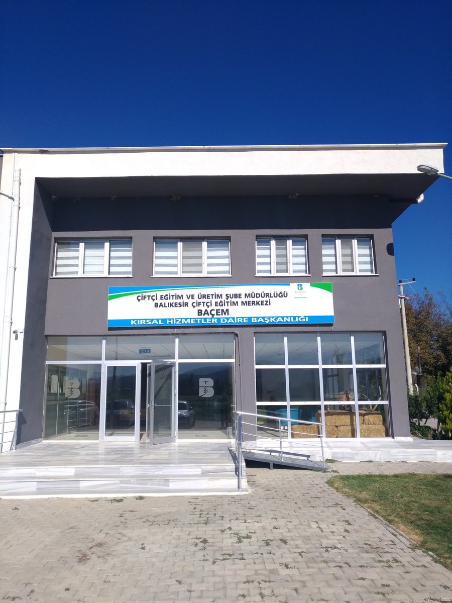 ciftciadam1's tweet photo. Bugün BAÇEM (Balıkesir Çiftçi Eğitim Merkezinde) Sevgili Baçem Müdürü Nazım Tanrıkulu ve Değerli Hocam AgroTV yayıncısı Ziraat Mühendisi Mine Pakkener Hocamız ile birlikteyiz. Tıbbi Aromatik Bitkiler ve Kadim bilgiler öğreniyoruz
#BACEM #KadimBilgiler #TıbbiAromatikBitkiler https://t.co/YPTKvHgKyn