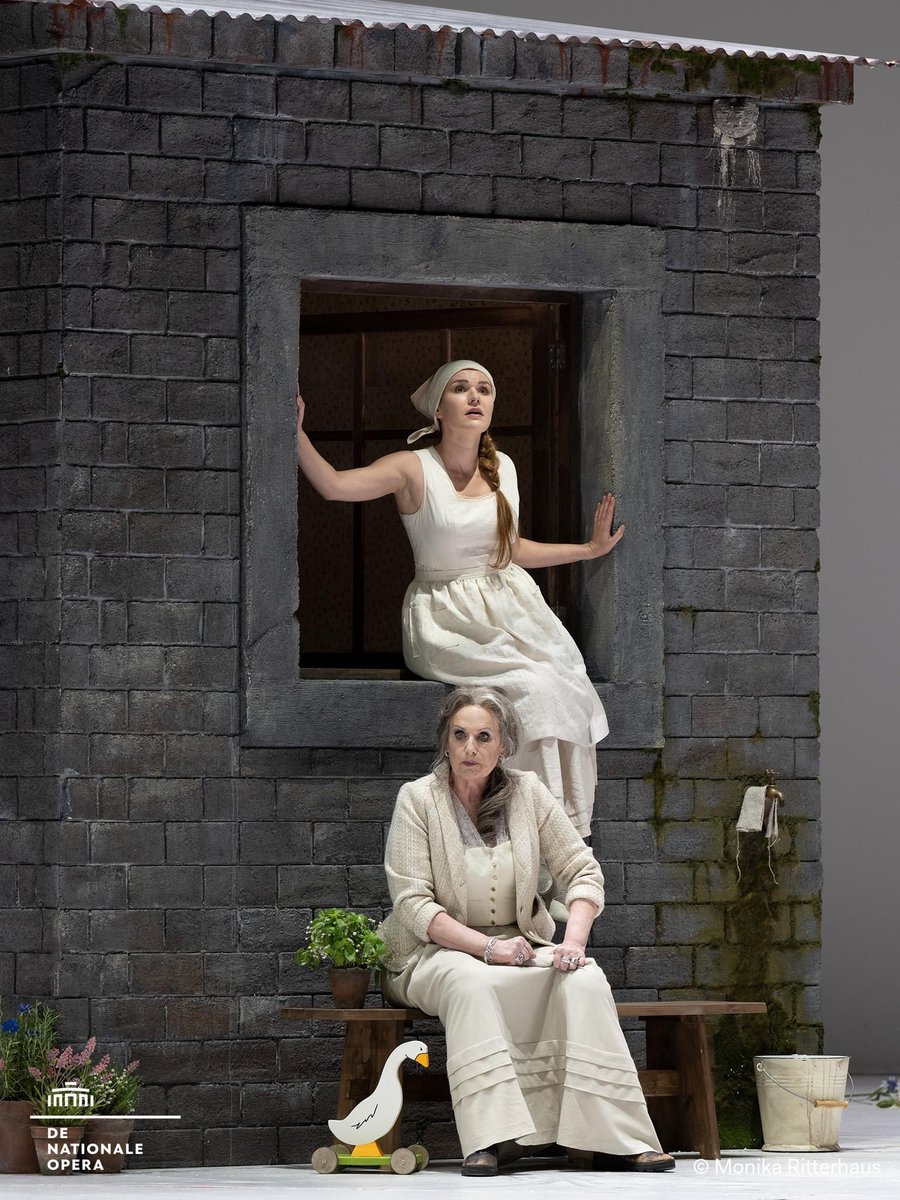 Tonight is the last performance of Königskinder & we offer 13 other countries the chance to listen to it live! Host @HenricEk will talk with mezzo Doris Soffel during the interval about singing her 101st role as ‘Die Hexe’. Tune in on @NPORadio4 at 19h CET nporadio4.nl/uitzendingen/n…